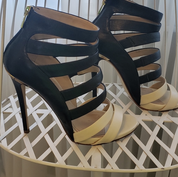ALDO beige/black patent heels - Picture 3 of 6
